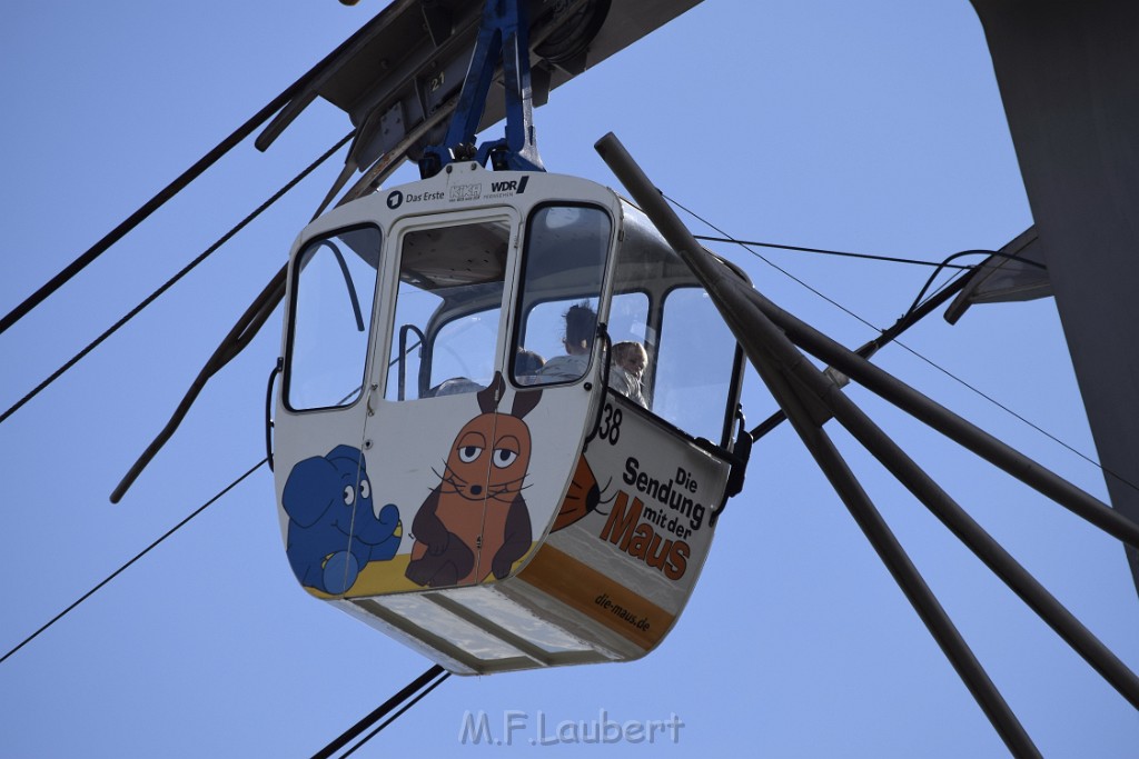 Koelner Seilbahn Gondel blieb haengen Koeln Linksrheinisch P018.JPG - Miklos Laubert